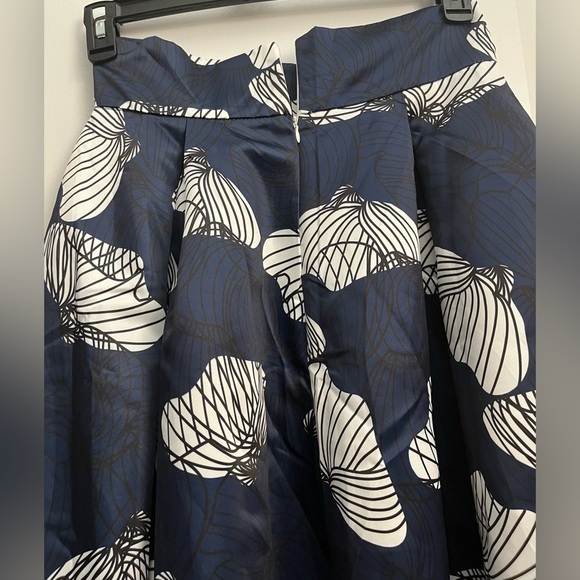 Meaneor Navy & White Floral A-Line Midi Skirt – Size M (NWT) - Picture 6 of 9